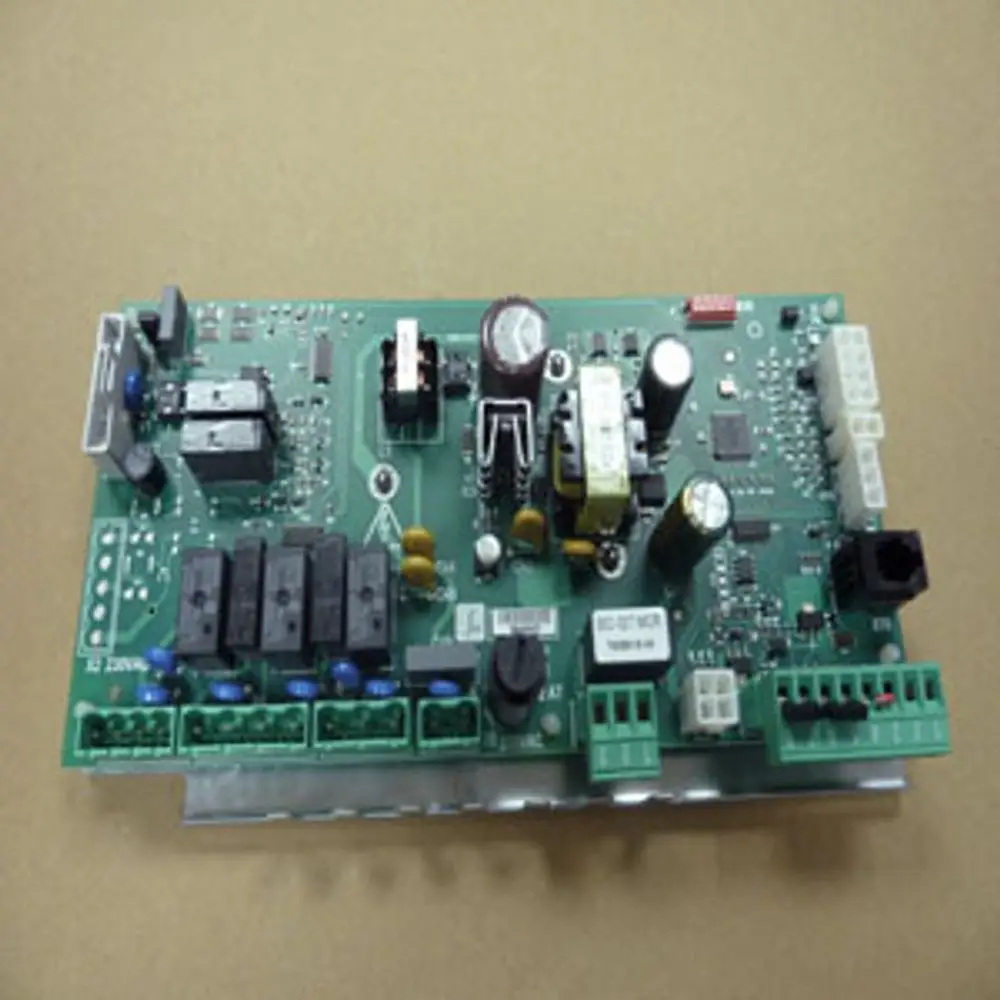 PCB einer Sicherheitskarte von Remeha, mit verschiedenen elektrischen Komponenten, Relais und Anschlüssen zur Integration in Heizsysteme.